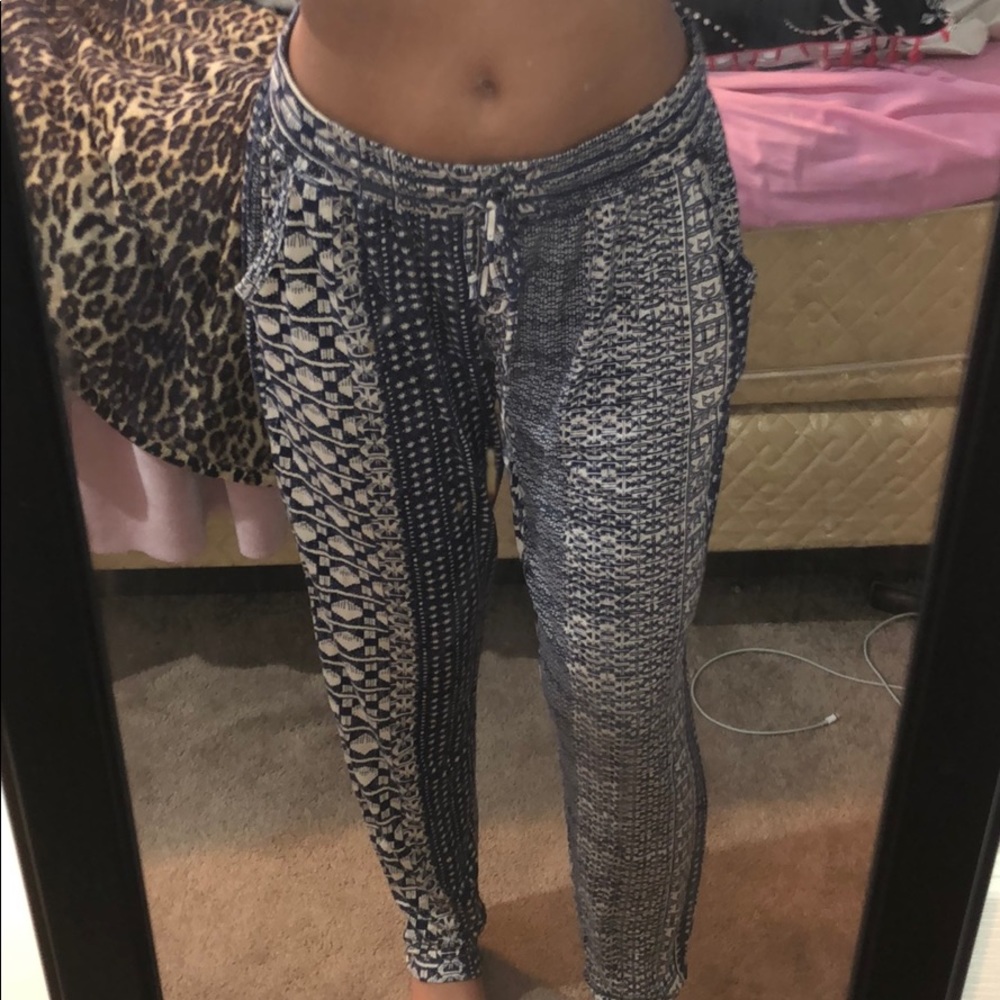 En creme flexible bohemian pants
